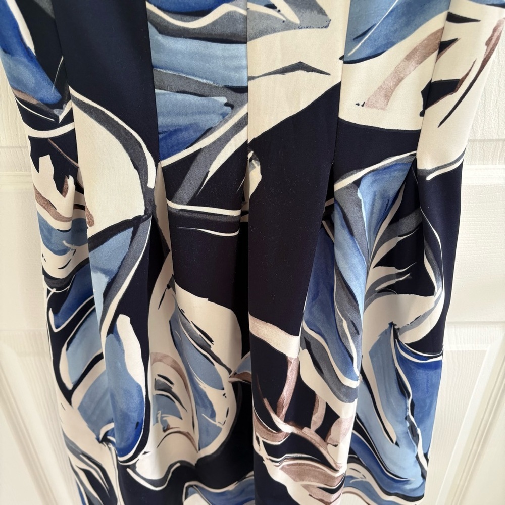 Vince Camuto Navy and Cream V-Neck Printed Dress - Picture 6 of 6